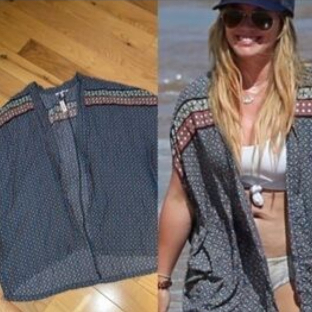 Victoria's Secret‎ Geometric Butterfly Kimono